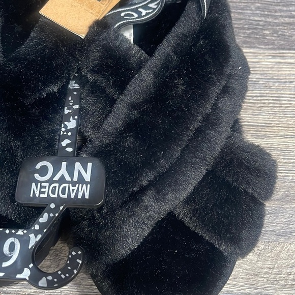 Madden NYC Crossband Platform - Picture 2 of 10